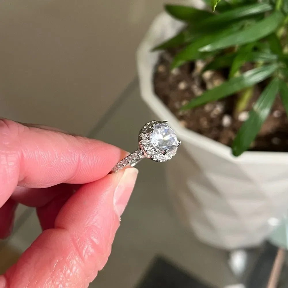 The Sphere 925 and cubic zirconia gorgeous engagement ring